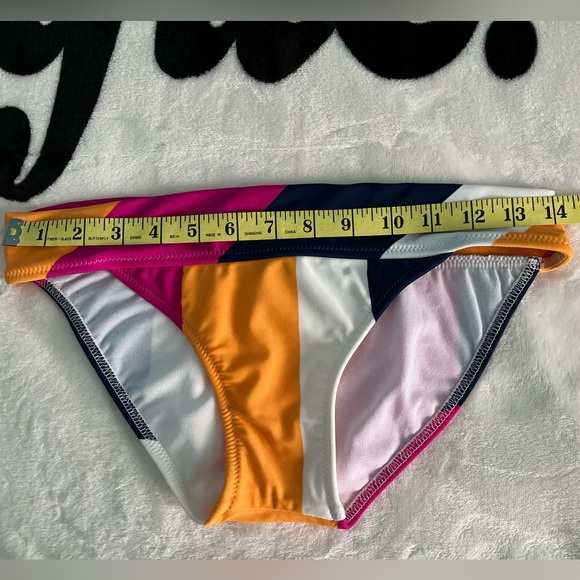 Radio Fiji bikini 👙 - Picture 7 of 7